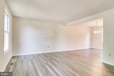 13634 Bellerose Dr, Chantilly, VA 20151 - photo 7