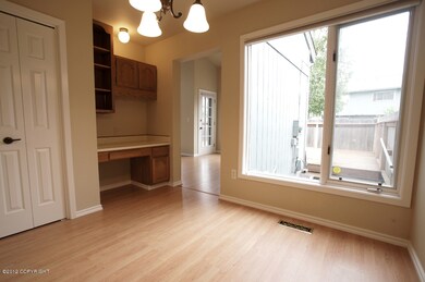 Nook off kitchen w/2nd pantry, desk