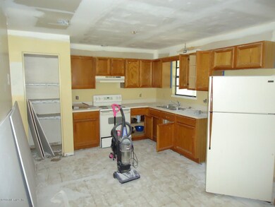 Large Kitchen needs finishing touches