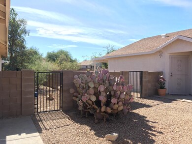 Side gate with Keysafe