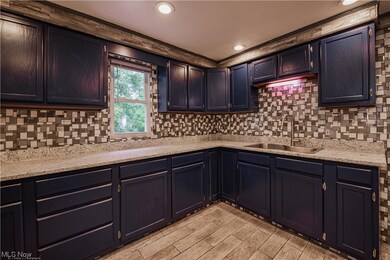 unlisted-address, Cleveland, OH 44118 - photo 7