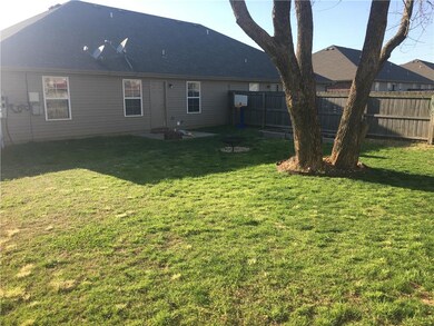 143 Fox Glove Ln, Bentonville, AR 72712 - photo 2