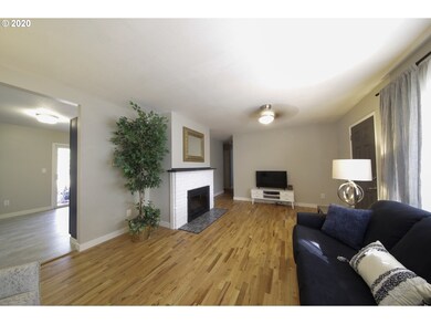 905 E 19th St, the Dalles, OR 97058 - photo 7