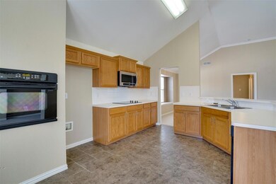 2100 Hemingway Dr, Denton, TX 76210 - photo 7