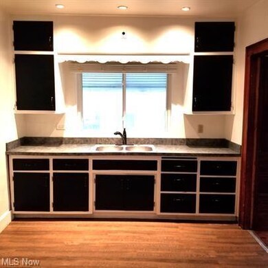 Tonsing Kitchen down