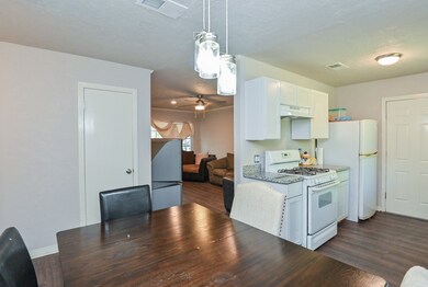 10522 Castleton St, Houston, TX 77016 - photo 7