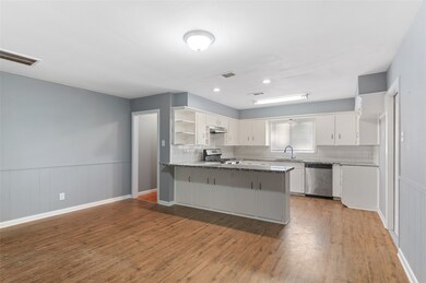 10502 Royal Oaks Dr, Houston, TX 77016 - photo 3