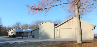 17719 Breezewood Dr, Spencerville, IN 46788 - photo 2