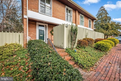 38 Bouton Green Ct, Baltimore, MD 21210 - photo 2