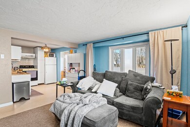 9 Charlton St, Oxford, MA 01540 - photo 3