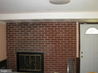 9312 Rolling View Dr, Lanham, MD 20706 - photo 3