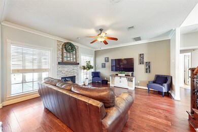402 Regency Ct, Friendswood, TX 77546 - photo 6