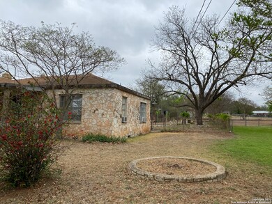 506 W Burbank St, Fredericksburg, TX 78624 - photo 5
