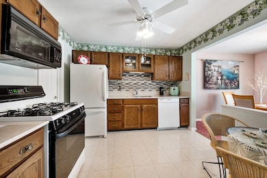 2169 Sunderland Ct unit 201B, Naperville, IL 60565 - photo 2