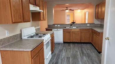 8947 Clearbourne Ln, Houston, TX 77075 - photo 4