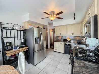 22 Spratt Ave, Staten Island, NY 10306 - photo 5
