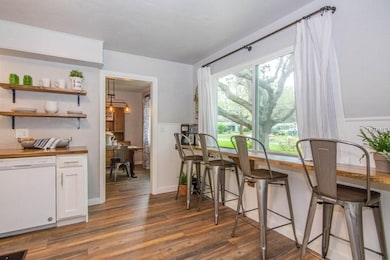 Custom eat in area in Kitchen