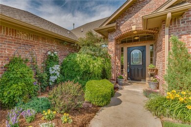 YARD OF THE MONTH....beautiful color!