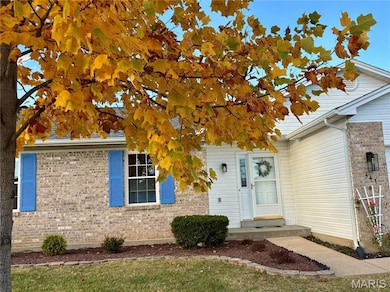 447 Briarwood Ln, Wentzville, MO 63385 - photo 2