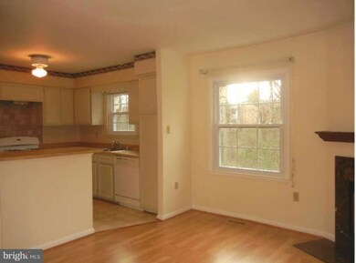 3070 Winter Pine Ct, Fairfax, VA 22031 - photo 3