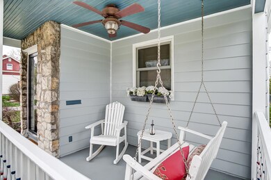 502 Crestview Rd - Porch