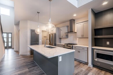 TW-02-07_Diamond_Kitchen_Entry_Hall