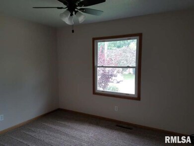 5515 Hillandale Rd, Davenport, IA 52806 - photo 6