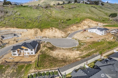 978 Spring Mountain Dr, Wenatchee, WA 98801 - photo 4