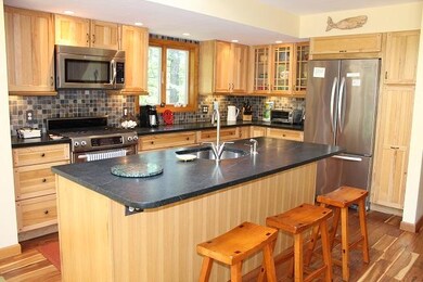 14 Vickers St, Edgartown, MA 02539 - photo 4