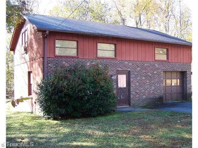 1917 Murrayhill Rd, Greensboro, NC 27403 - photo 7