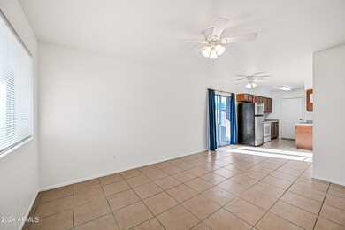 538 S Lesueur unit 3, Mesa, AZ 85204 - photo 2