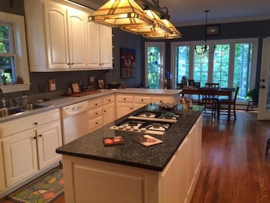 eat in kitchen