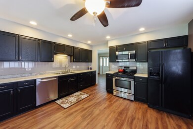 2404 Robin Ln, Rolling Meadows, IL 60008 - photo 3