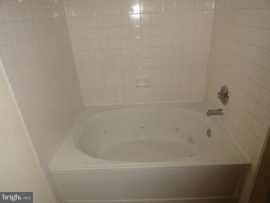 19913 Gateshead Cir, Germantown, MD 20876 - photo 2