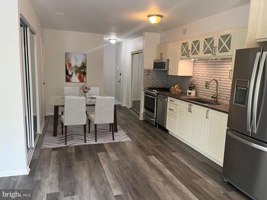 Town Square Towers unit 144, Washington, DC 20024 - photo 4