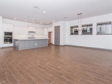 005_Family Room