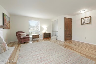 Entry/Living Room