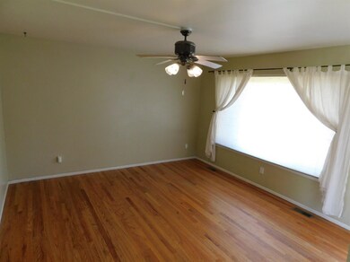 2910 Marshall St, Ann Arbor, MI 48108 - photo 2