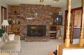 1385 Rood family room