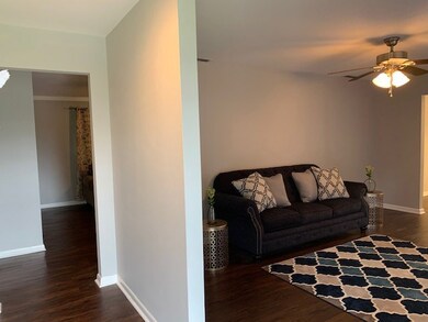 Foyer - Living room to right