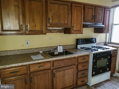 862 Marshall Rd, Sharon Hill, PA 19079 - photo 6