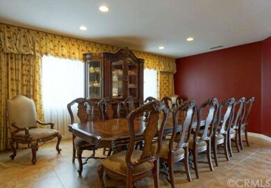 Dining Room Easily Accommodates 14 Guests! Table N