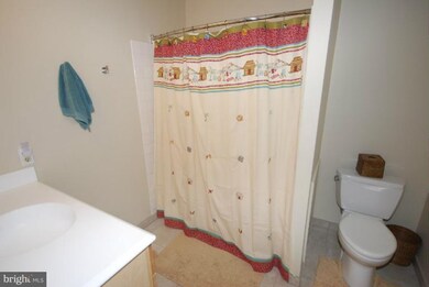 11327 Empire Ln, Rockville, MD 20852 - photo 5