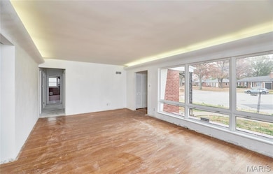 8637 Mayflower Ct, Saint Louis, MO 63132 - photo 6