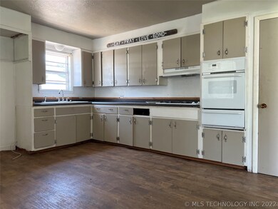 314 E Elm Ave, Eufaula, OK 74432 - photo 4