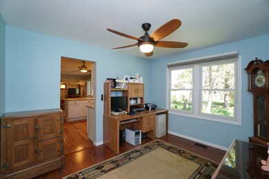 421 Armstrong Dr, Buffalo Grove, IL 60089 - photo 5