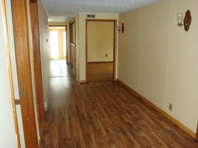 31 Tulip St, Schenectady, NY 12306 - photo 5