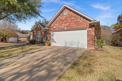 1927 Hollyglen Dr, Tyler, TX 75703 - photo 3