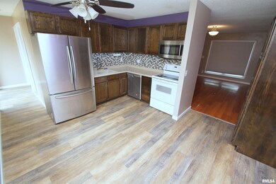 1926 W 54th St, Davenport, IA 52806 - photo 5