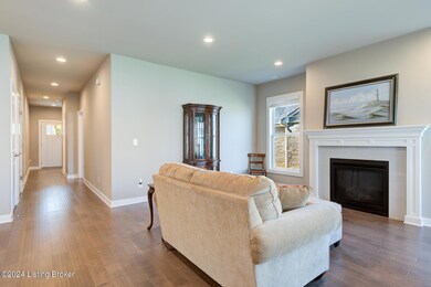 8624 Beaumont Cove Ct, Louisville, KY 40291 - photo 7